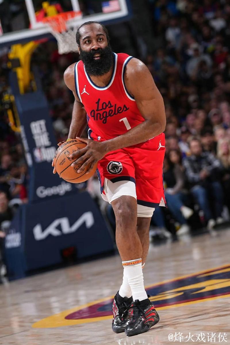 带伤作战！哈登穿着Harden.10，得到13分3篮板6助攻3抢断